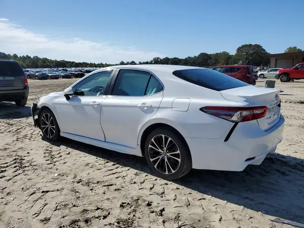 4T1B11HK2JU655686 2018 TOYOTA CAMRY - Image 2