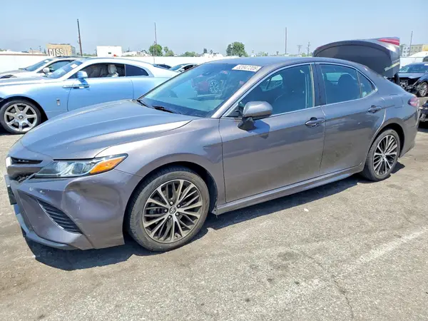 4T1B11HK2JU656806 2018 TOYOTA CAMRY - Image 1