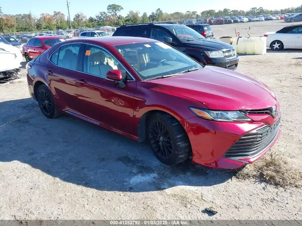 4T1B11HK2JU657132 2018 TOYOTA CAMRY - Image 1