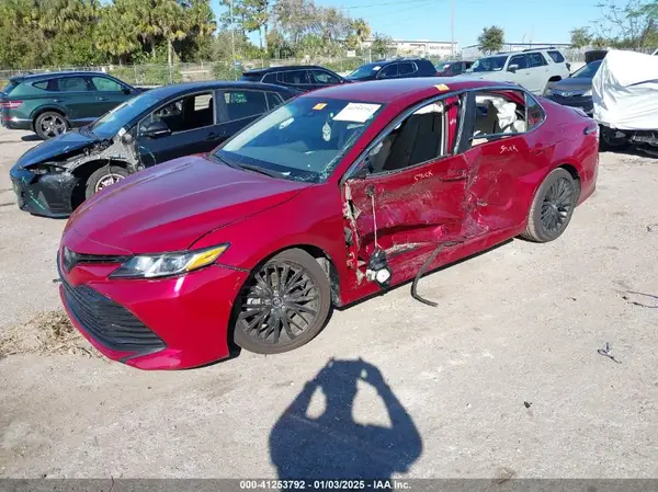 4T1B11HK2JU657132 2018 TOYOTA CAMRY - Image 2
