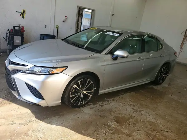 4T1B11HK2JU657308 2018 TOYOTA CAMRY - Image 1