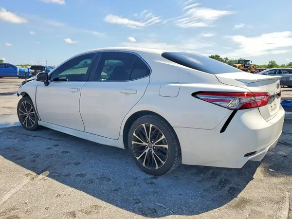 4T1B11HK2JU658023 2018 TOYOTA CAMRY - Image 2