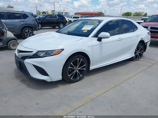 4T1B11HK2JU658264 2018 TOYOTA CAMRY - Image 2