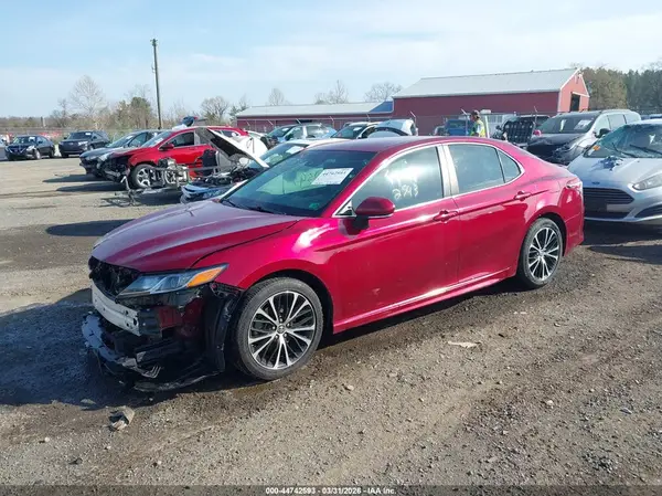 4T1B11HK2JU659057 2018 TOYOTA CAMRY - Image 2