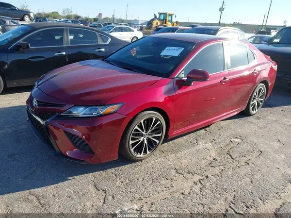 4T1B11HK2JU659172 2018 TOYOTA CAMRY - Image 2