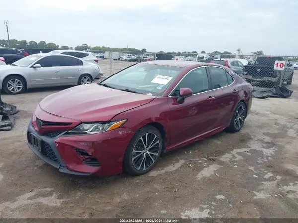 4T1B11HK2JU659916 2018 TOYOTA CAMRY - Image 2