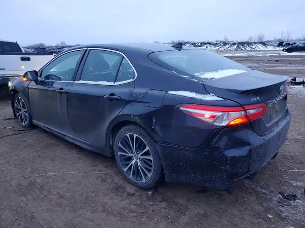 4T1B11HK2JU660905 2018 TOYOTA CAMRY - Image 2