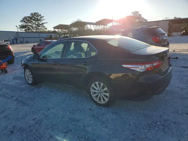 4T1B11HK2JU662699 2018 TOYOTA CAMRY - Image 2