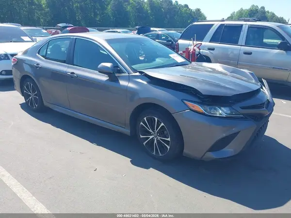 4T1B11HK2JU663710 2018 TOYOTA CAMRY - Image 1