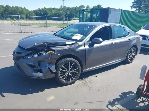4T1B11HK2JU663710 2018 TOYOTA CAMRY - Image 2