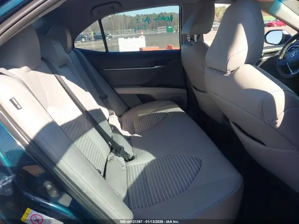 4T1B11HK2JU663979 2018 TOYOTA CAMRY - Image 8