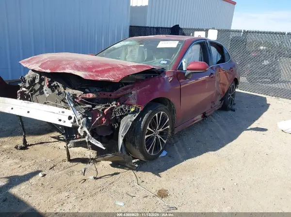 4T1B11HK2JU665974 2018 TOYOTA CAMRY - Image 2