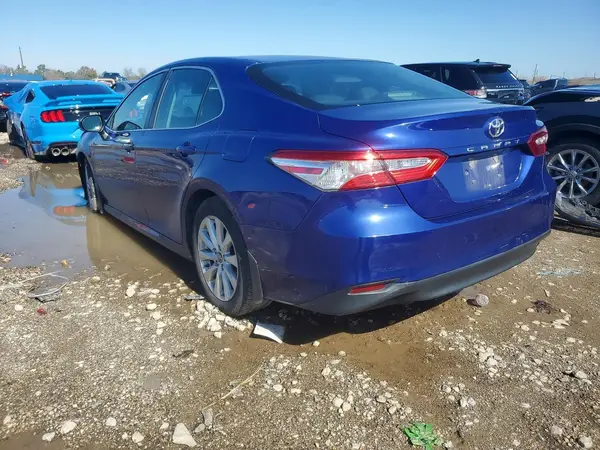 4T1B11HK2JU666588 2018 TOYOTA CAMRY - Image 2