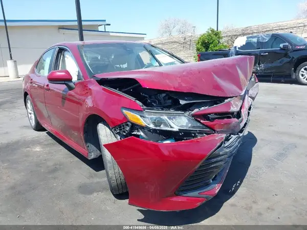 4T1B11HK2JU666946 2018 TOYOTA CAMRY - Image 1