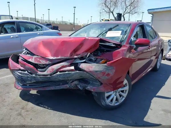 4T1B11HK2JU666946 2018 TOYOTA CAMRY - Image 2