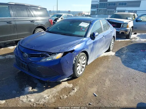 4T1B11HK2JU667157 2018 TOYOTA CAMRY - Image 2