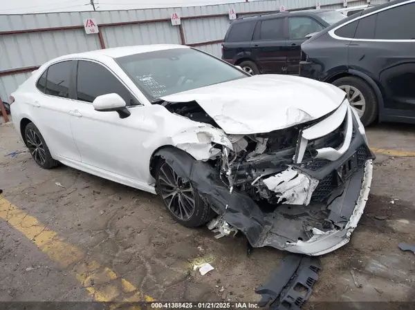 4T1B11HK2JU668342 2018 TOYOTA CAMRY - Image 1