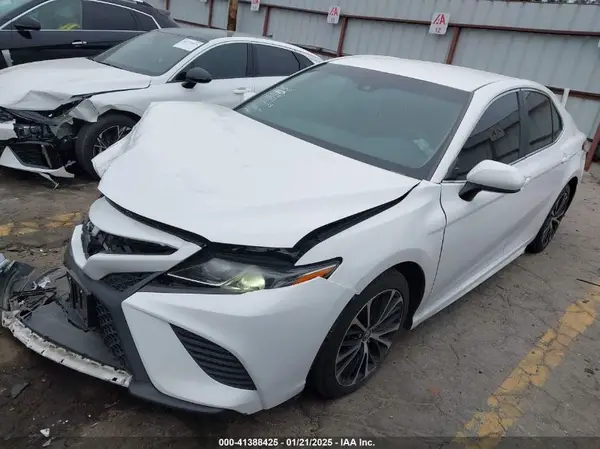 4T1B11HK2JU668342 2018 TOYOTA CAMRY - Image 2
