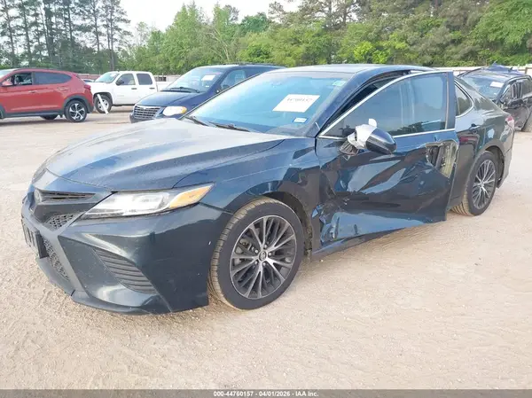 4T1B11HK2JU668521 2018 TOYOTA CAMRY - Image 2