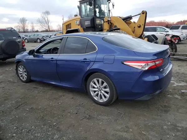 4T1B11HK2JU669443 2018 TOYOTA CAMRY - Image 2