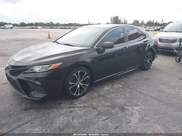 4T1B11HK2JU669524 2018 TOYOTA CAMRY - Image 2