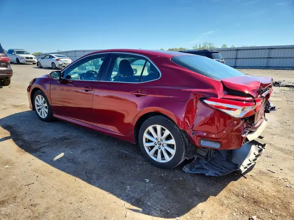 4T1B11HK2JU670253 2018 TOYOTA CAMRY - Image 2