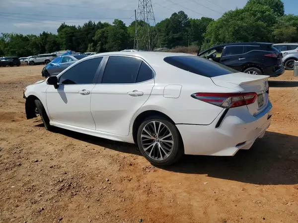 4T1B11HK2JU670365 2018 TOYOTA CAMRY - Image 2