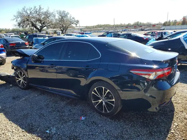 4T1B11HK2JU670916 2018 TOYOTA CAMRY - Image 2