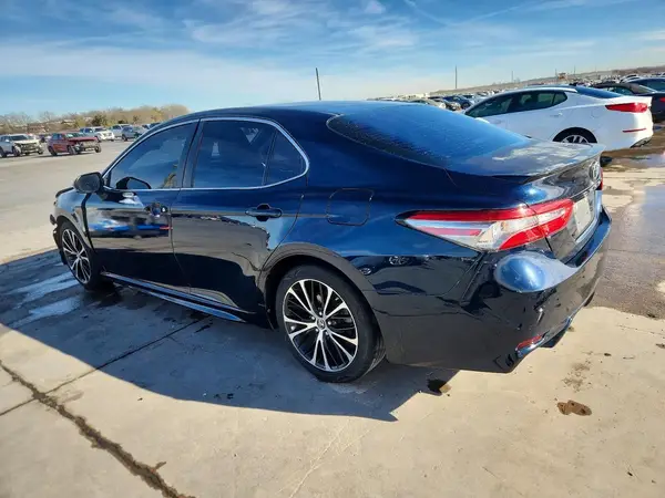 4T1B11HK2JU671273 2018 TOYOTA CAMRY - Image 2