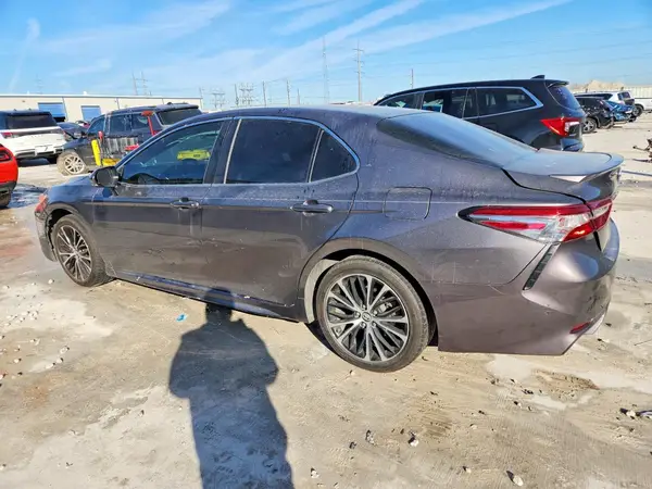 4T1B11HK2JU672536 2018 TOYOTA CAMRY - Image 2