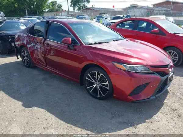 4T1B11HK2JU672813 2018 TOYOTA CAMRY - Image 1