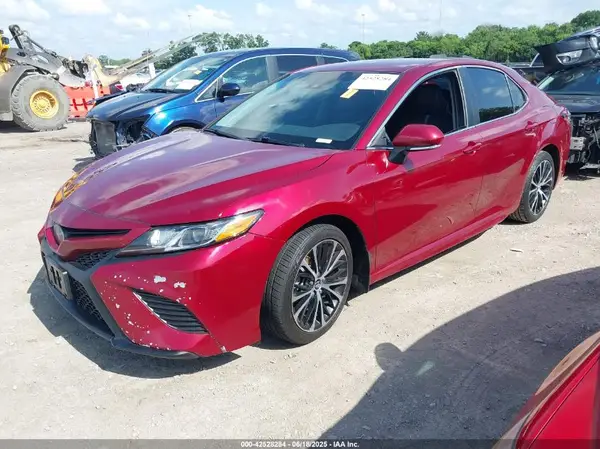 4T1B11HK2JU672813 2018 TOYOTA CAMRY - Image 2