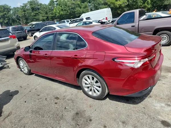 4T1B11HK2JU672942 2018 TOYOTA CAMRY - Image 2