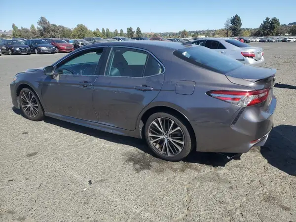 4T1B11HK2JU674335 2018 TOYOTA CAMRY - Image 2