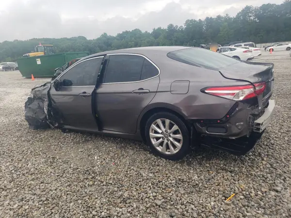 4T1B11HK2JU674433 2018 TOYOTA CAMRY - Image 2