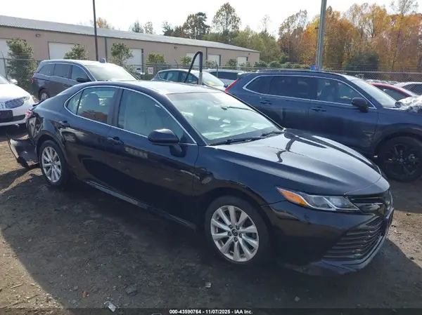 4T1B11HK2JU674609 2018 TOYOTA CAMRY - Image 1