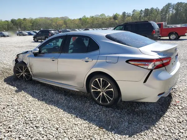 4T1B11HK2JU675453 2018 TOYOTA CAMRY - Image 2