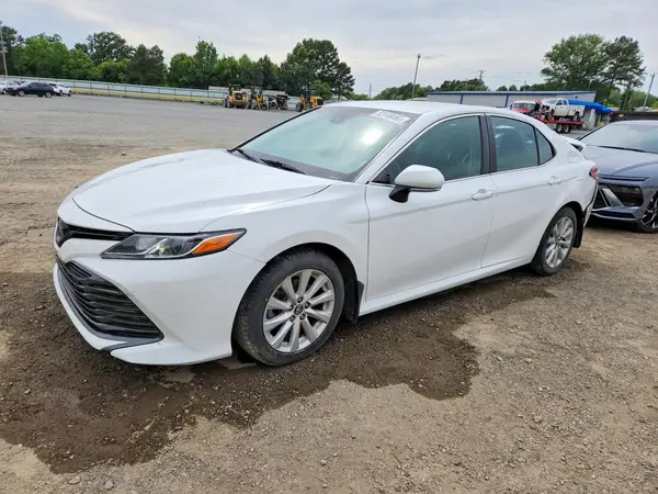 4T1B11HK2JU676845 2018 TOYOTA CAMRY - Image 1