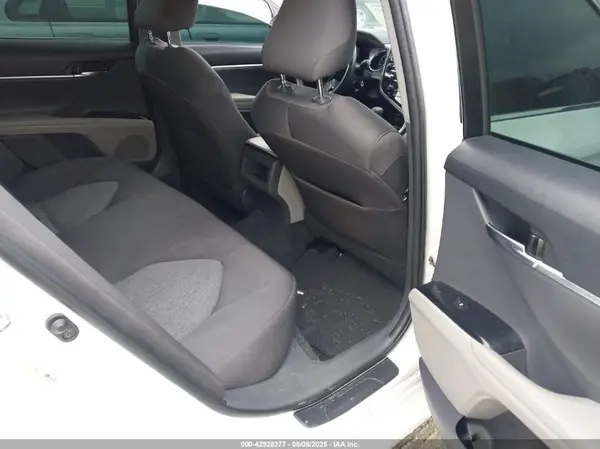4T1B11HK2JU678563 2018 TOYOTA CAMRY - Image 8