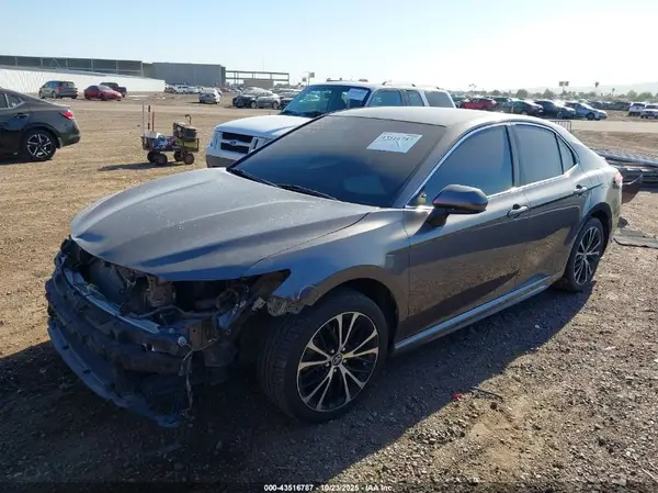 4T1B11HK2KU163788 2019 TOYOTA CAMRY - Image 2