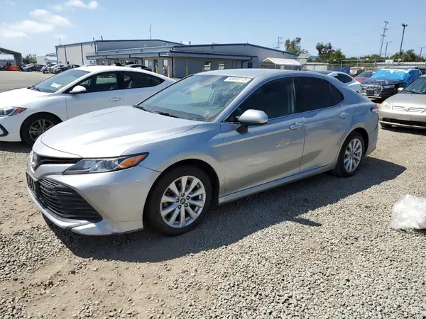 4T1B11HK2KU175987 2019 TOYOTA CAMRY - Image 1