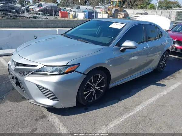 4T1B11HK2KU180428 2019 TOYOTA CAMRY - Image 2