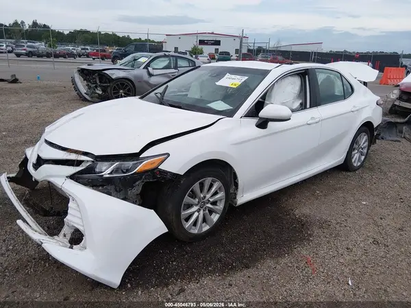 4T1B11HK2KU181112 2019 TOYOTA CAMRY - Image 2