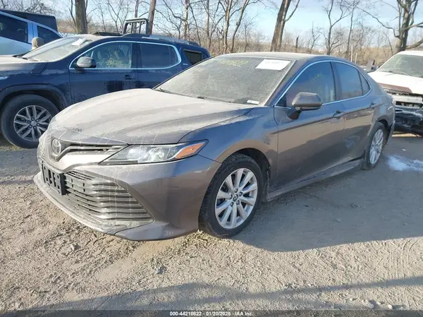 4T1B11HK2KU185046 2019 TOYOTA CAMRY - Image 2