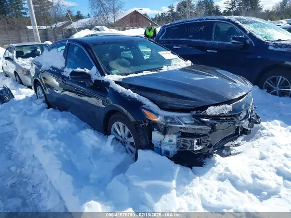 4T1B11HK2KU185077 2019 TOYOTA CAMRY - Image 1