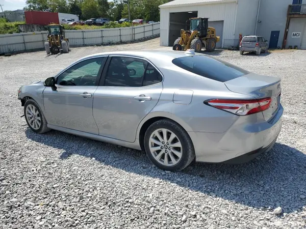 4T1B11HK2KU189887 2019 TOYOTA CAMRY - Image 2