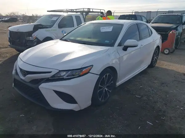 4T1B11HK2KU195575 2019 TOYOTA CAMRY - Image 2