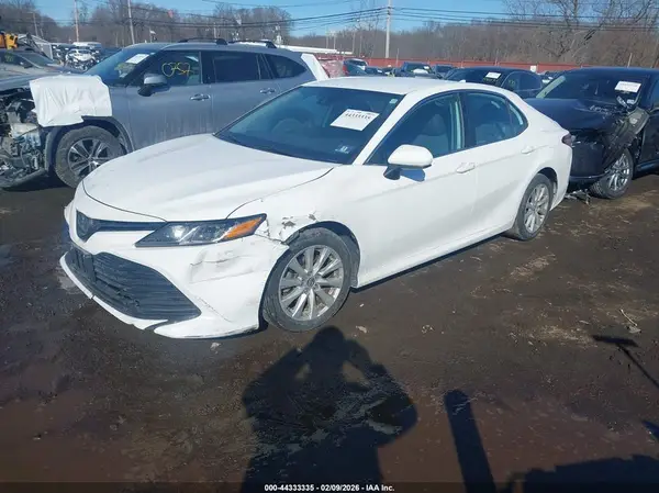 4T1B11HK2KU198539 2019 TOYOTA CAMRY - Image 2