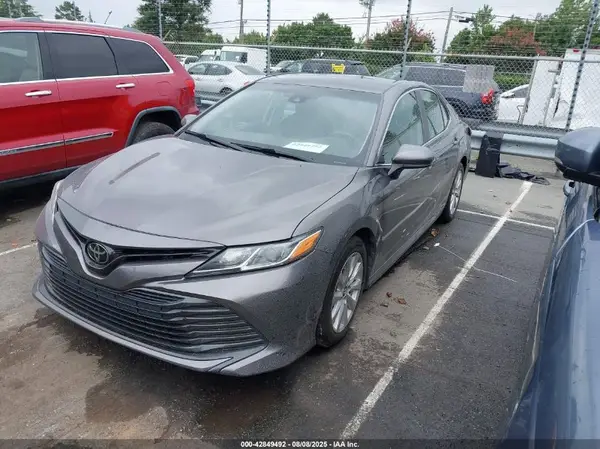 4T1B11HK2KU198668 2019 TOYOTA CAMRY - Image 2