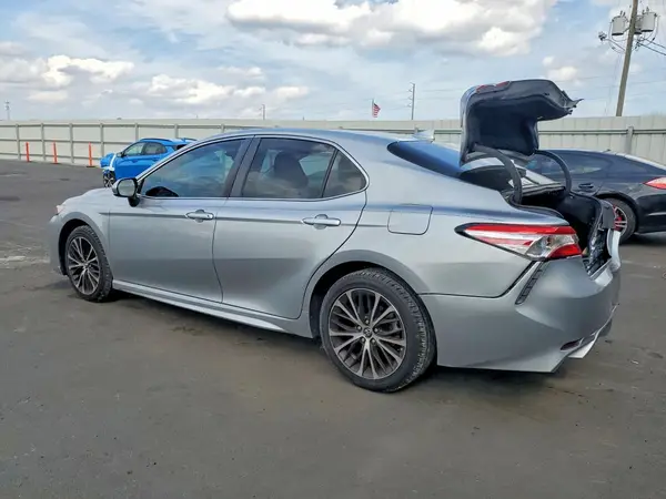4T1B11HK2KU199707 2019 TOYOTA CAMRY - Image 2